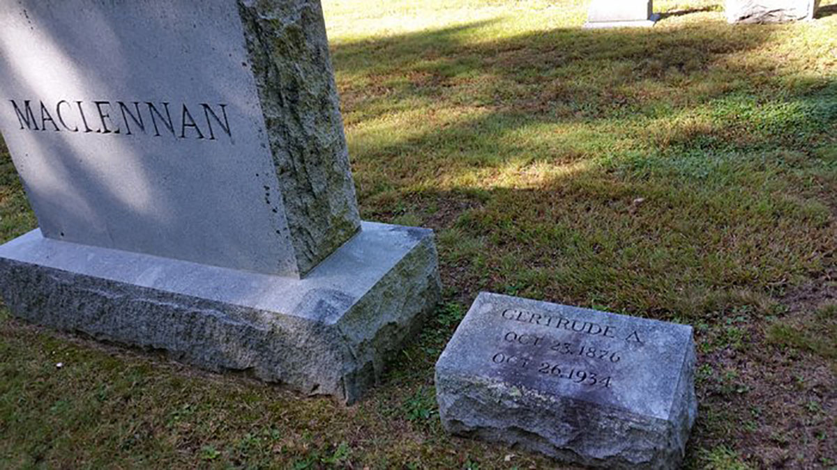 Photo of headstones/Gertrude A. King MacLennan Headstone, Oak Hill Cemetery, Bellows Falls, Windham County, Vermont, USA